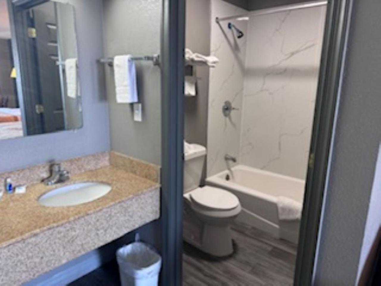Rodeway Inn Shippensburg Dış mekan fotoğraf